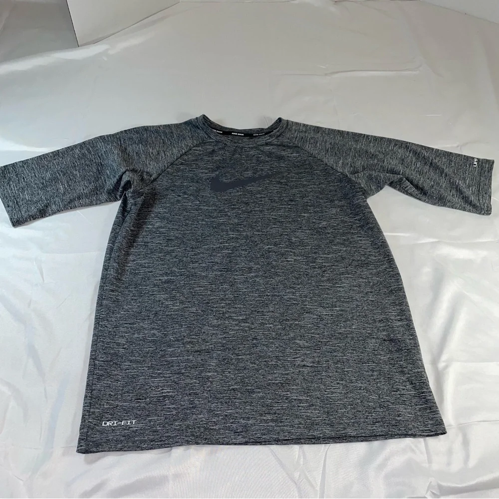Nike Swim Boys XL Dri-FIT Rash Guard‎ Heather Grey Short Sleeve Swim Shirt